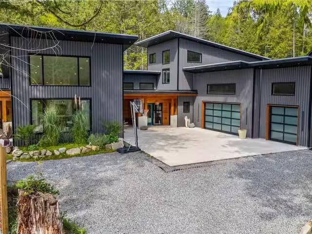 House for sale in Roberts Creek, British Columbia