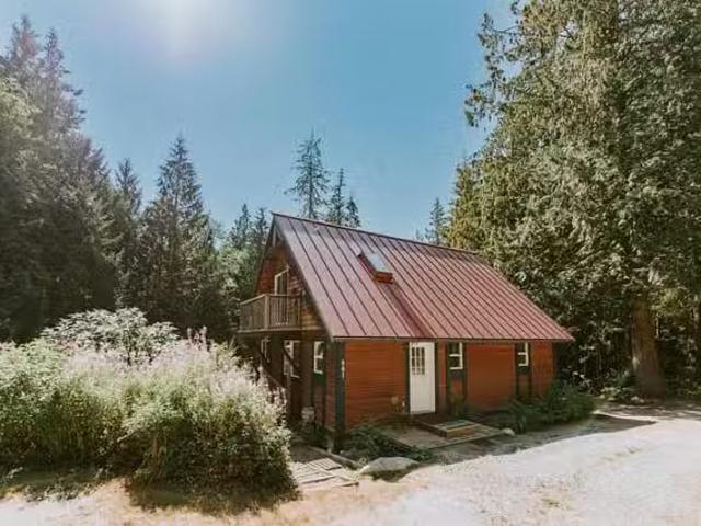 House for sale in Roberts Creek, British Columbia