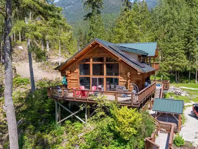 House for sale in Sechelt, British Columbia