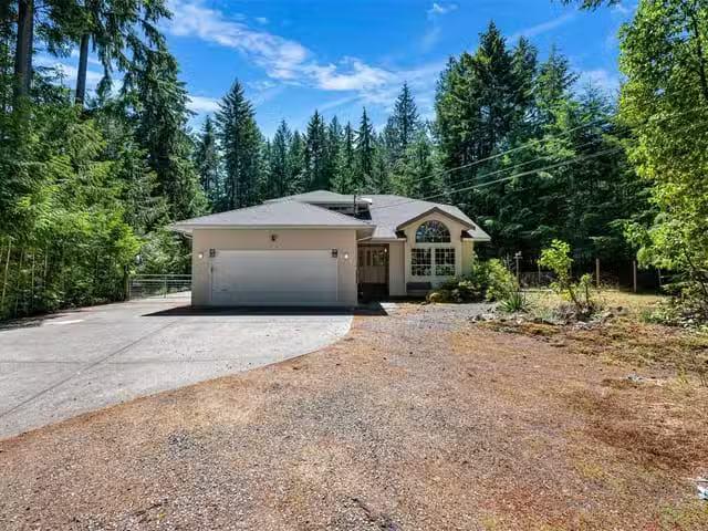 House for sale in Shawnigan Lake, British Columbia