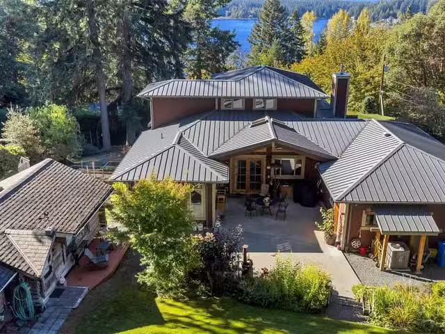 House for sale in Shawnigan Lake, British Columbia