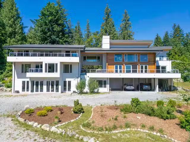 House for sale in Roberts Creek, British Columbia
