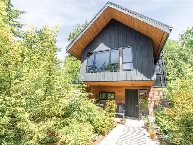 House for sale in Clayoquot, British Columbia