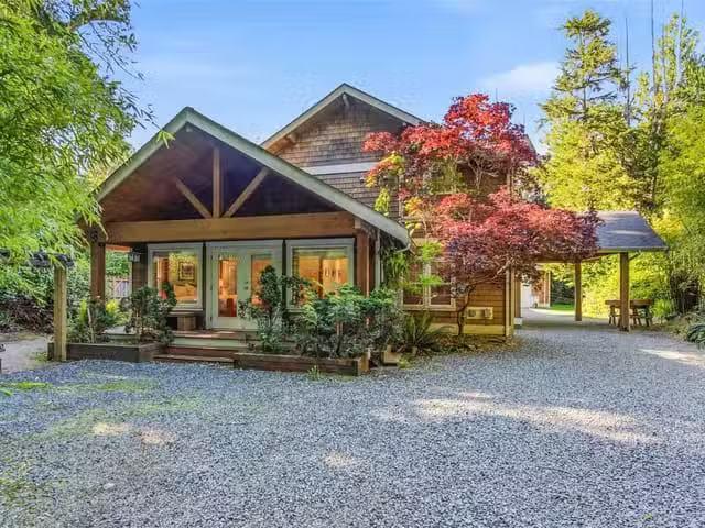 House for sale in Clayoquot, British Columbia