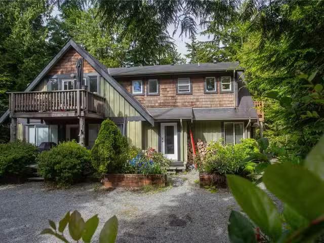 House for sale in Clayoquot, British Columbia