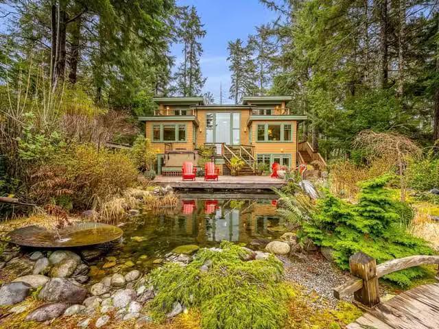 House for sale in Clayoquot, British Columbia