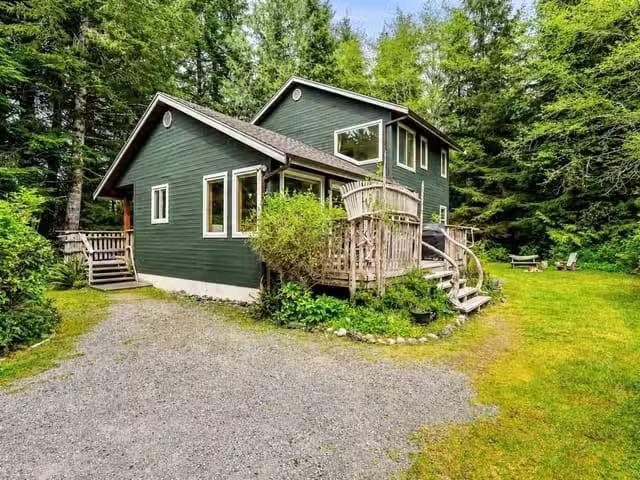 House for sale in Clayoquot, British Columbia