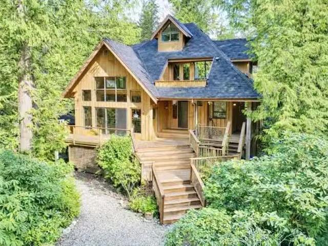 House for sale in Clayoquot, British Columbia
