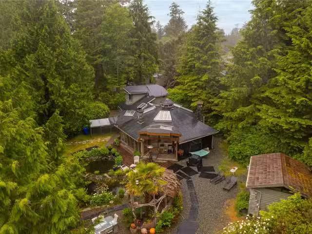 House for sale in Clayoquot, British Columbia