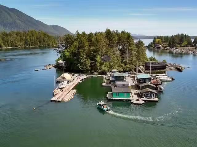 House for sale in Clayoquot, British Columbia