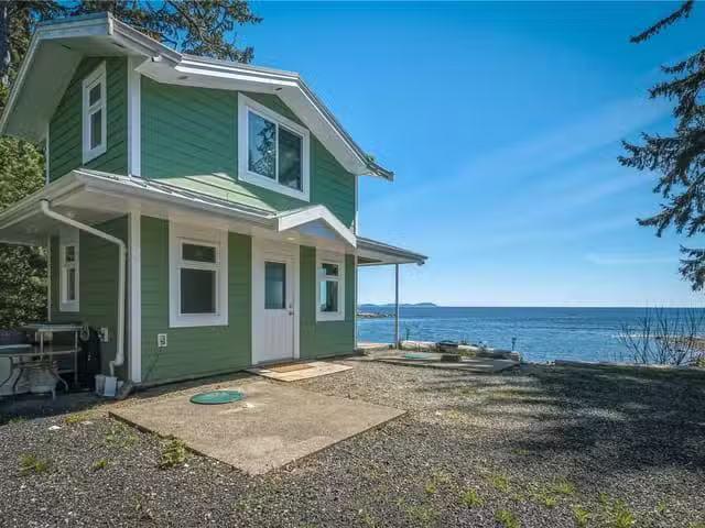 House for sale in Clayoquot, British Columbia