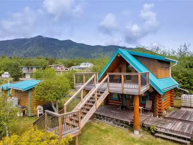 House for sale in Clayoquot, British Columbia