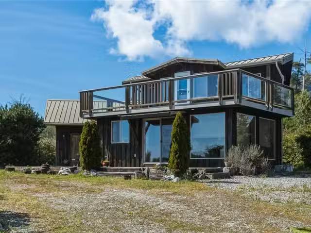 House for sale in Clayoquot, British Columbia