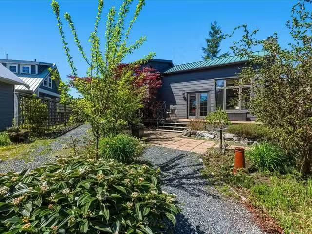 House for sale in Clayoquot, British Columbia