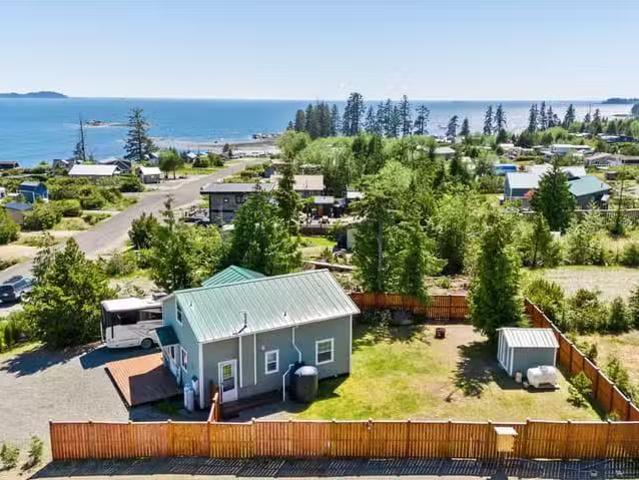 House for sale in Clayoquot, British Columbia