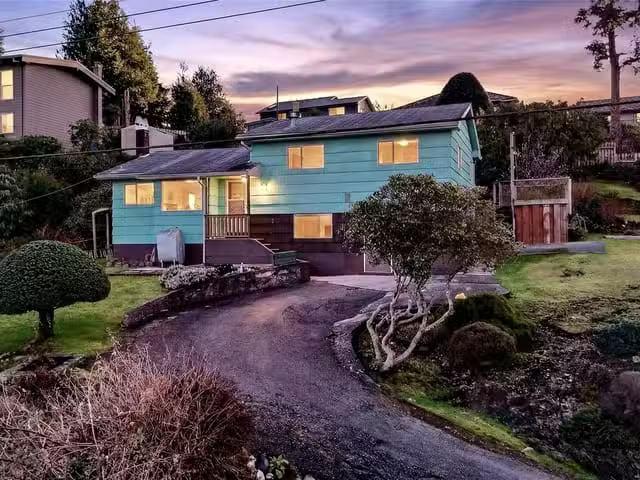 House for sale in Clayoquot, British Columbia