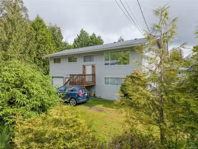 House for sale in Clayoquot, British Columbia