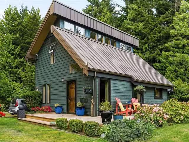 House for sale in Clayoquot, British Columbia