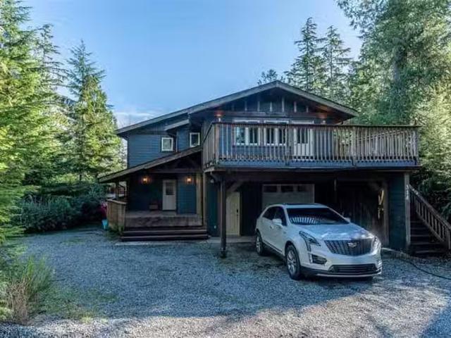 House for sale in Clayoquot, British Columbia
