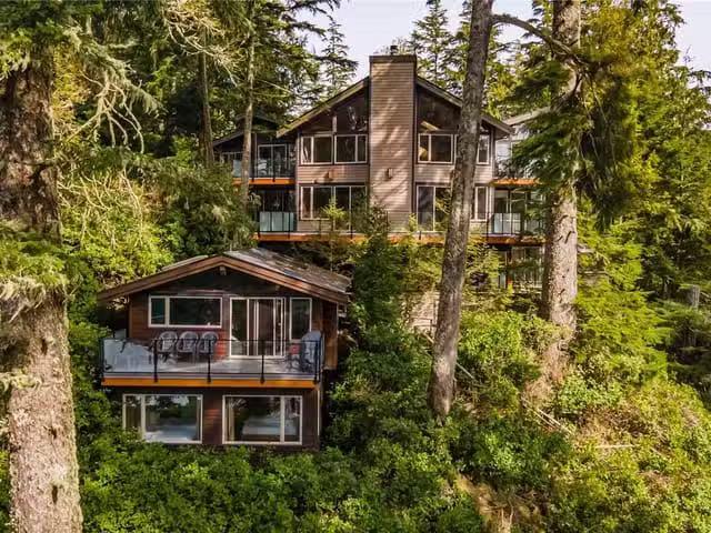 House for sale in Clayoquot, British Columbia