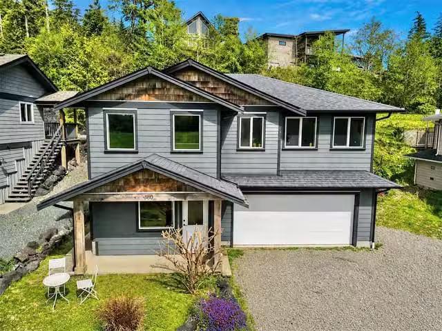 House for sale in Clayoquot, British Columbia