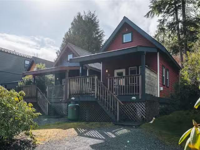 House for sale in Clayoquot, British Columbia