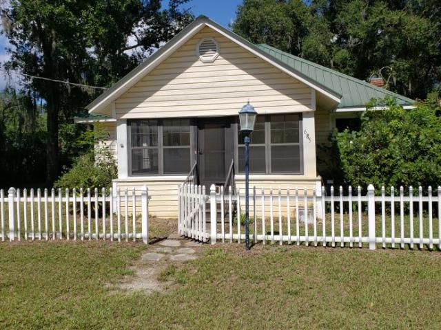 House for sale in Satsuma, Florida