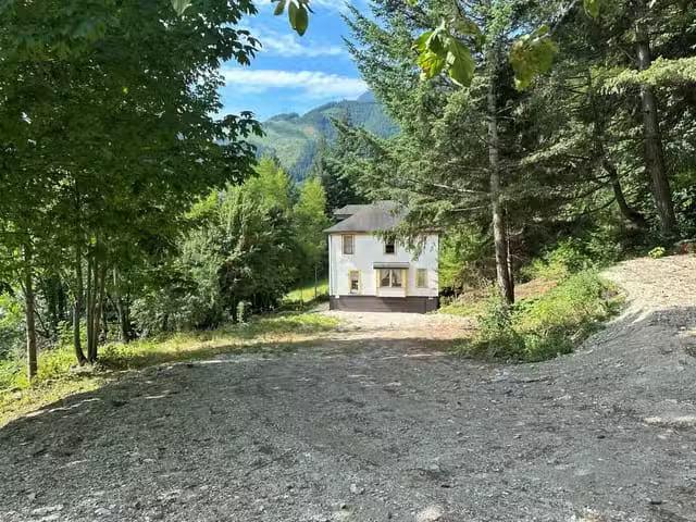 House for sale in Canyon, British Columbia