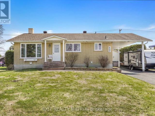 House for sale in Hawkesbury, Ontario
