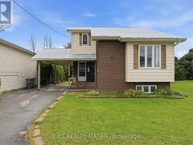 House for sale in Hawkesbury, Ontario