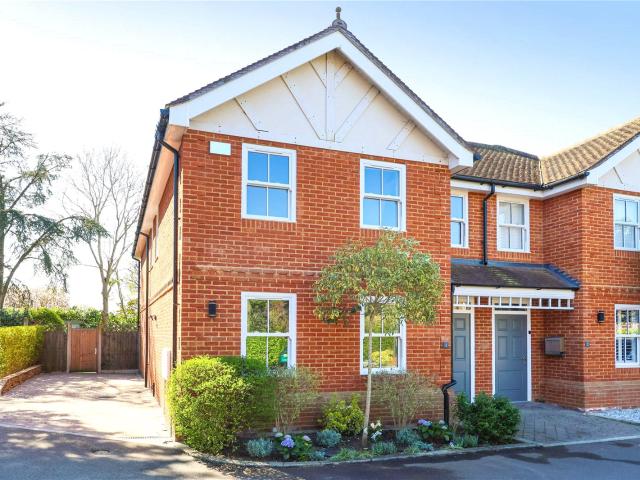 House for rent in Row Town, Surrey