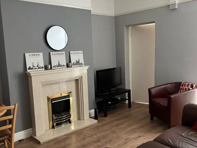 House for rent in Calderstones