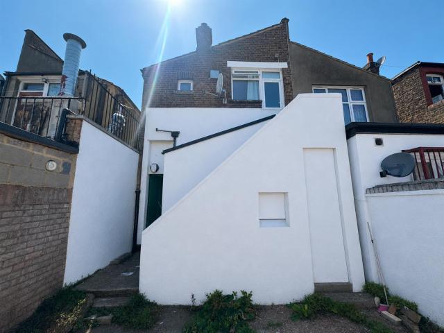 House for rent in Gants Hill, Greater London