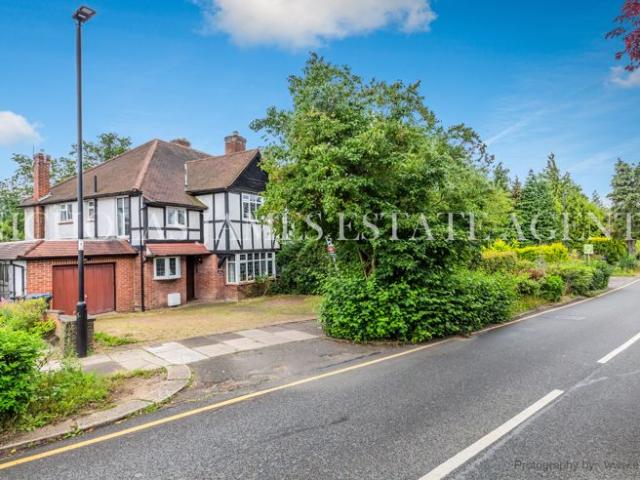 House for rent in Southgate, Greater London