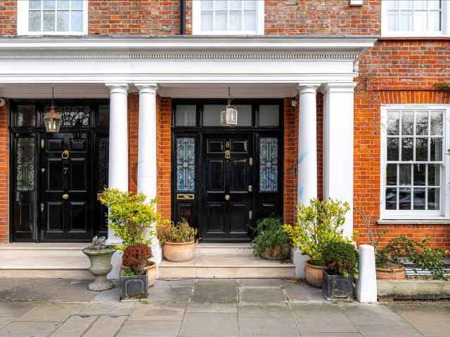 House for rent in Chelsea, Cat Hill