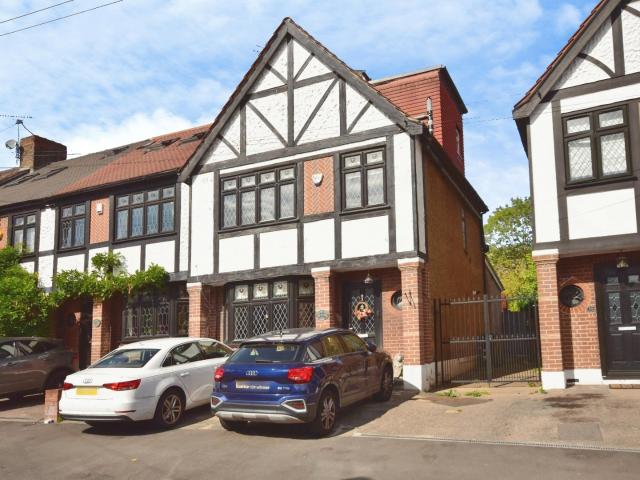 House for rent in London Borough of Redbridge, Greater London