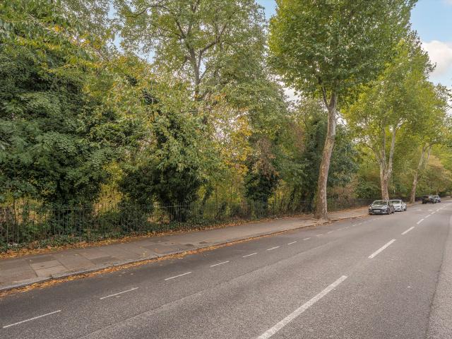 House for rent in Brondesbury Park, Greater London