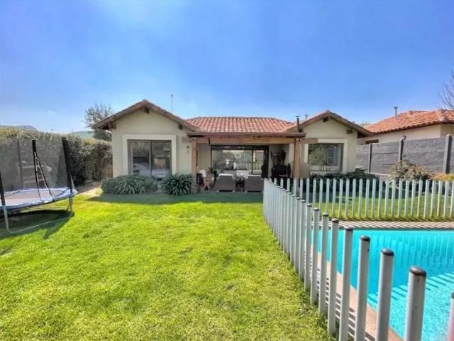 Casa en arriendo en Algarrobal, Metropolitana
