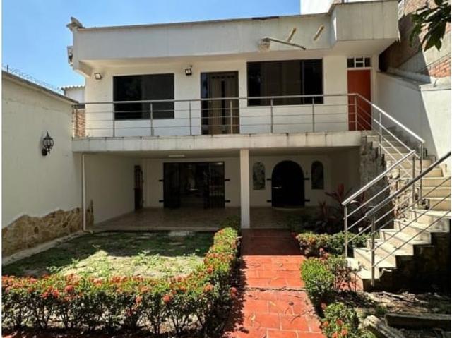 Casa en arriendo en Ciudad Jardín, Cali