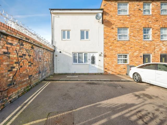 House for rent in Cauldwell, Bedford