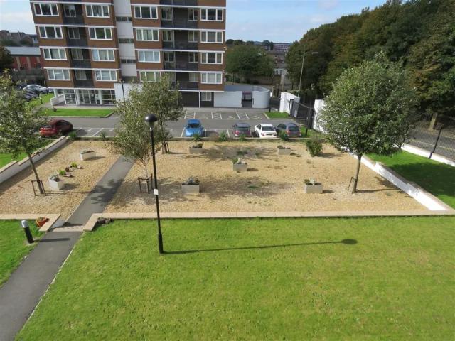 Apartment for rent in Calderstones