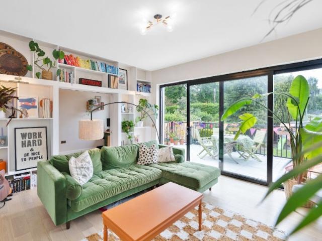 House for rent in Comely Bank, Craigleith