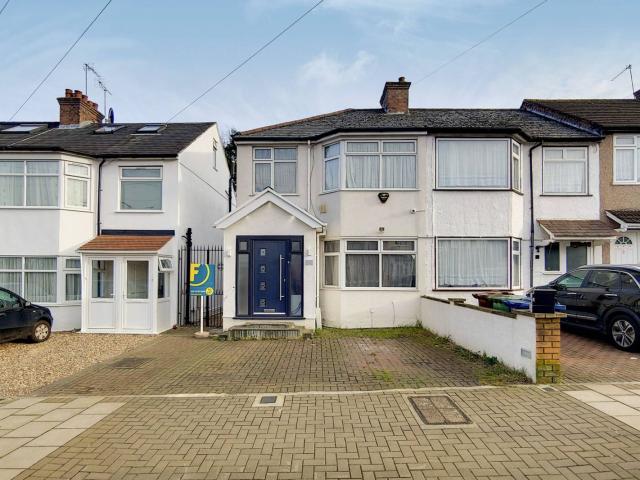 House for rent in Kenton, Greater London
