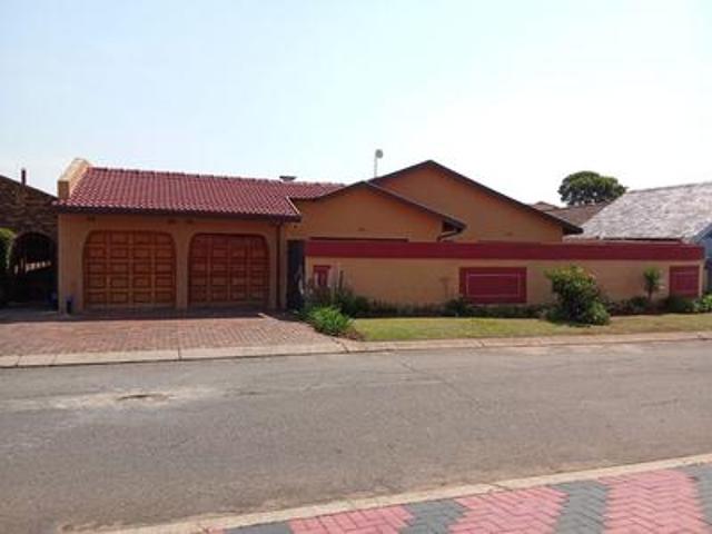 House for sale in Diepkloof, Vosloorus