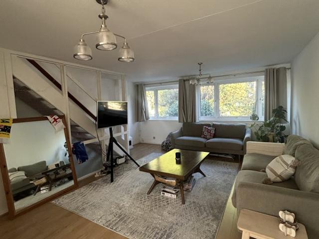House for rent in London Borough of Ealing, Greater London