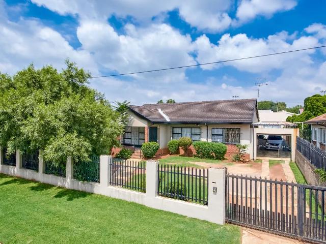 House for sale in Johannesburg, West