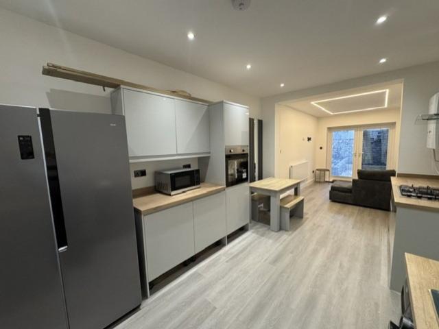 House for rent in Plasnewydd, Falcon Lodge