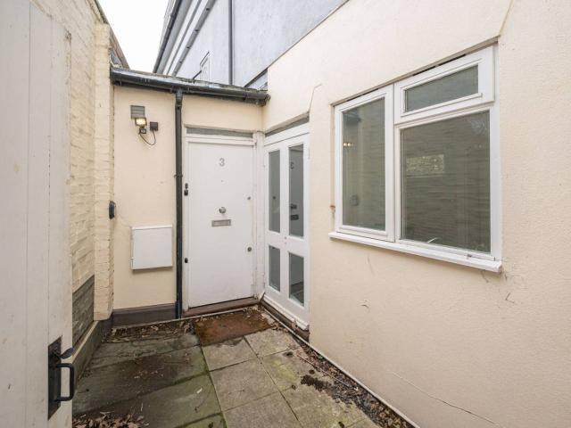House for rent in Earlsfield, Greater London