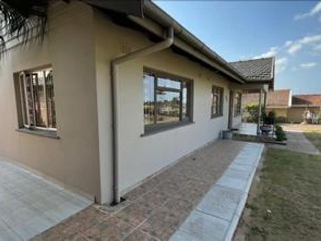 House for sale in Chatsworth, Kwazulu-natal