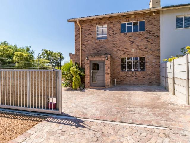 House for rent in La Colline, Stellenbosch Local Municipality